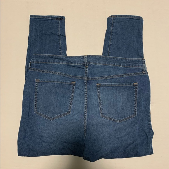 Old Navy Mid-Rise Super Skinny Jeans Size 18 - Picture 2 of 9